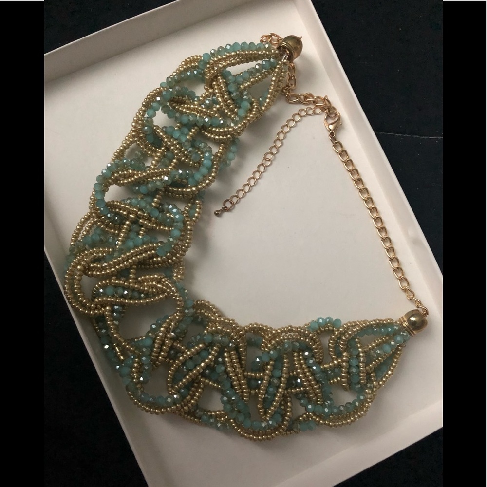 STATEMENT NECKLACE